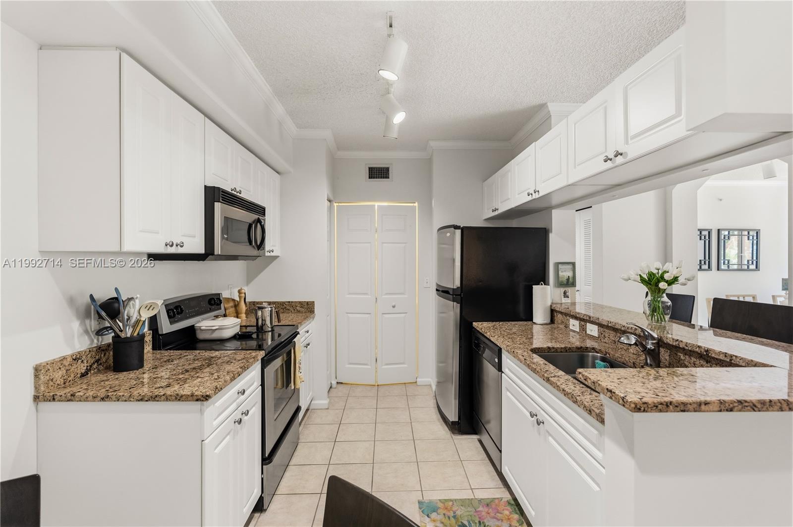 image Porto Bellagio Condo5