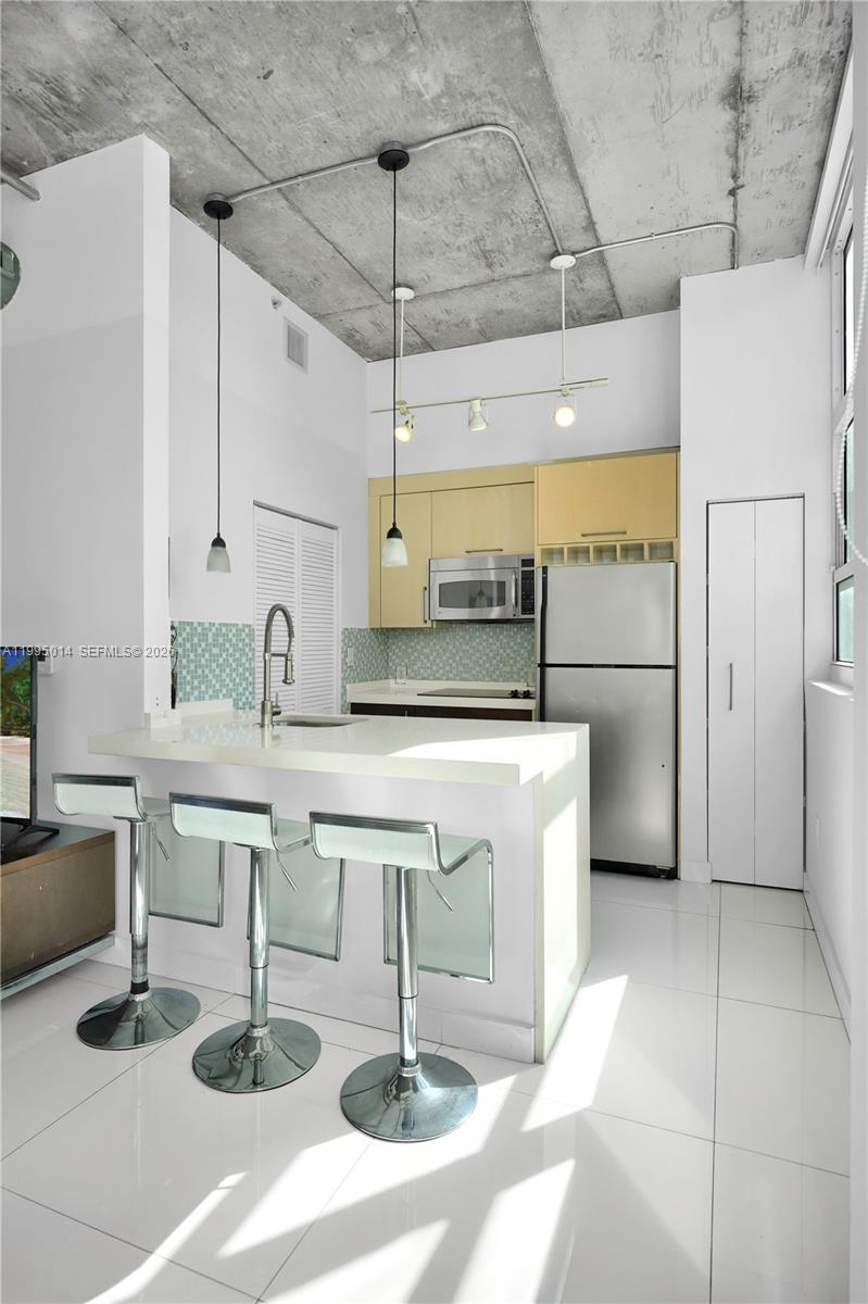 image Cite on the Bay East6