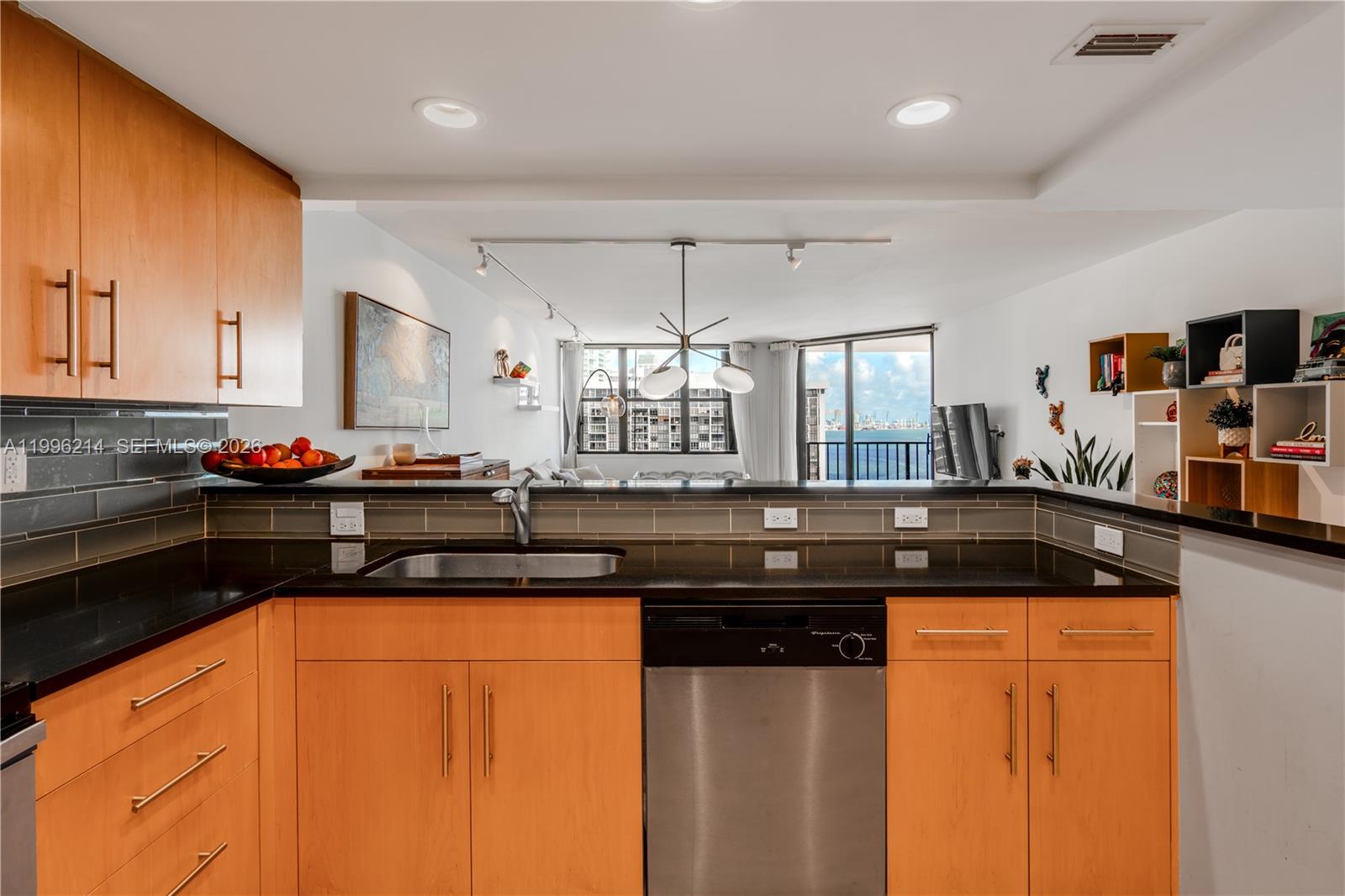 image Brickell Place IV12