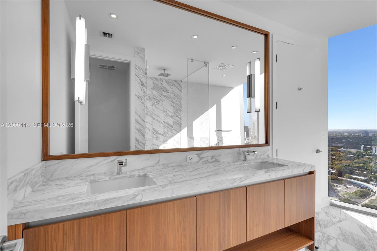 175 SE 25th Rd #3003 Miami, FL 33129