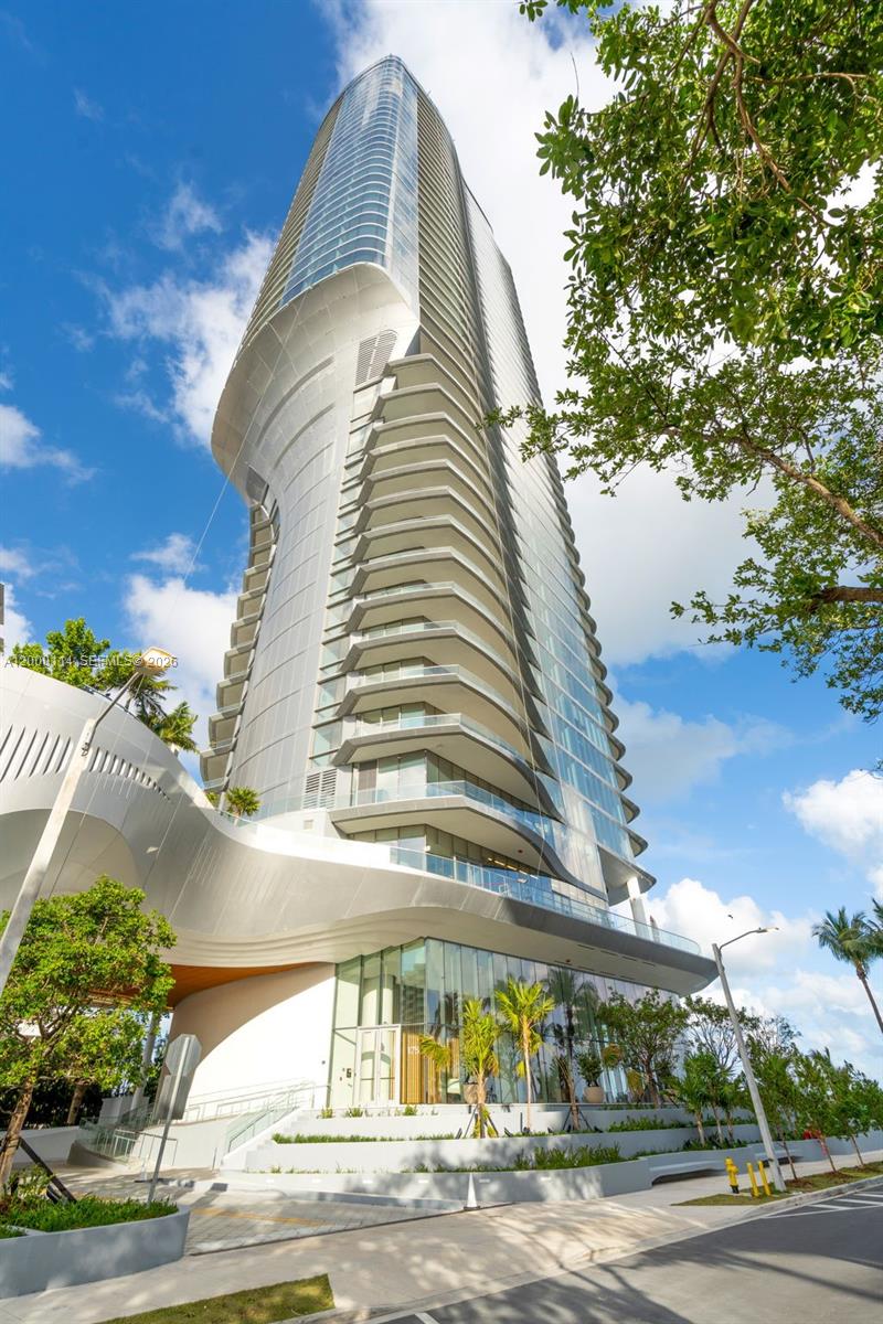 175 SE 25th Rd #3003 Miami, FL 33129