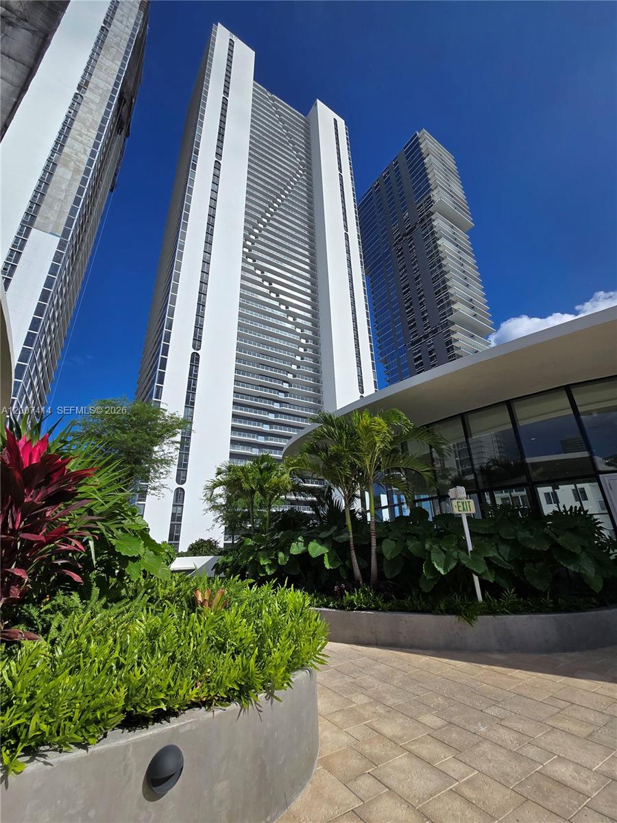 700 NE 24th St #3104