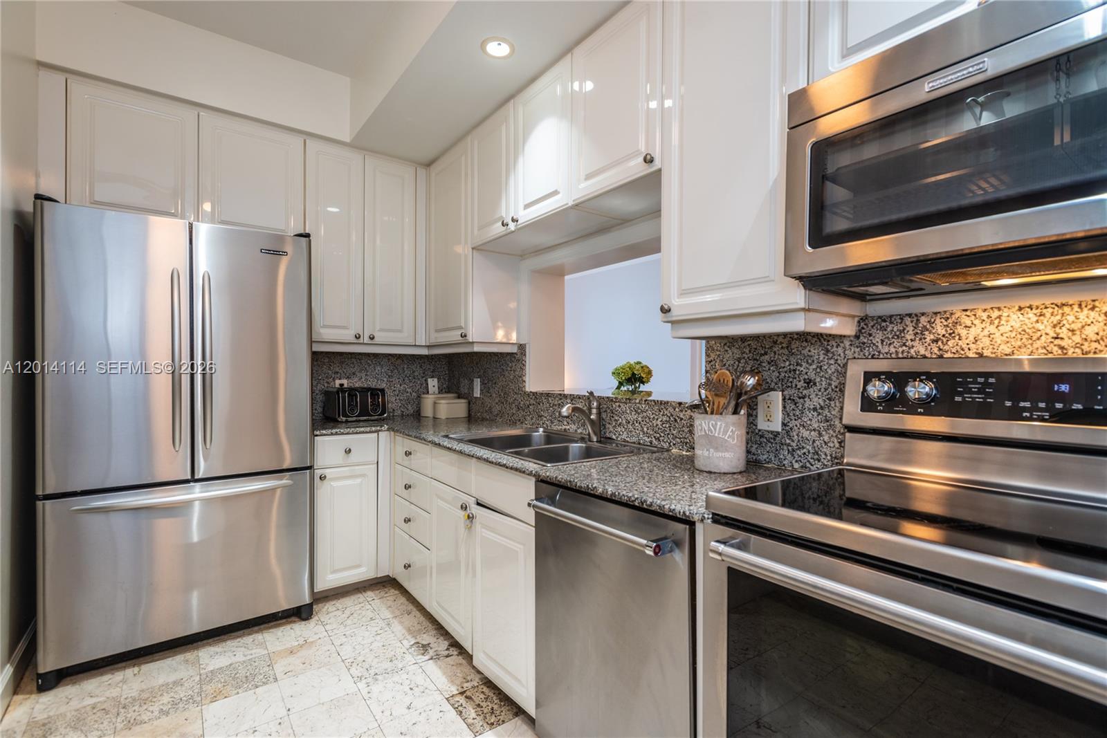 888 Brickell Key Dr #211 Miami, FL 33131