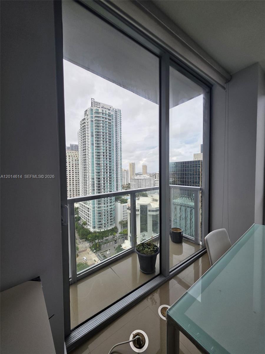 1060 Brickell Ave #2201 Miami, FL 33131
