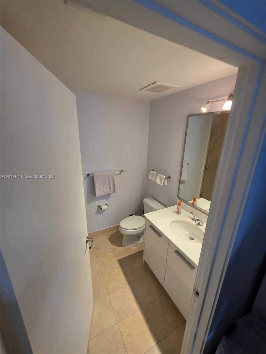 1060 Brickell Ave #2201 Miami, FL 33131