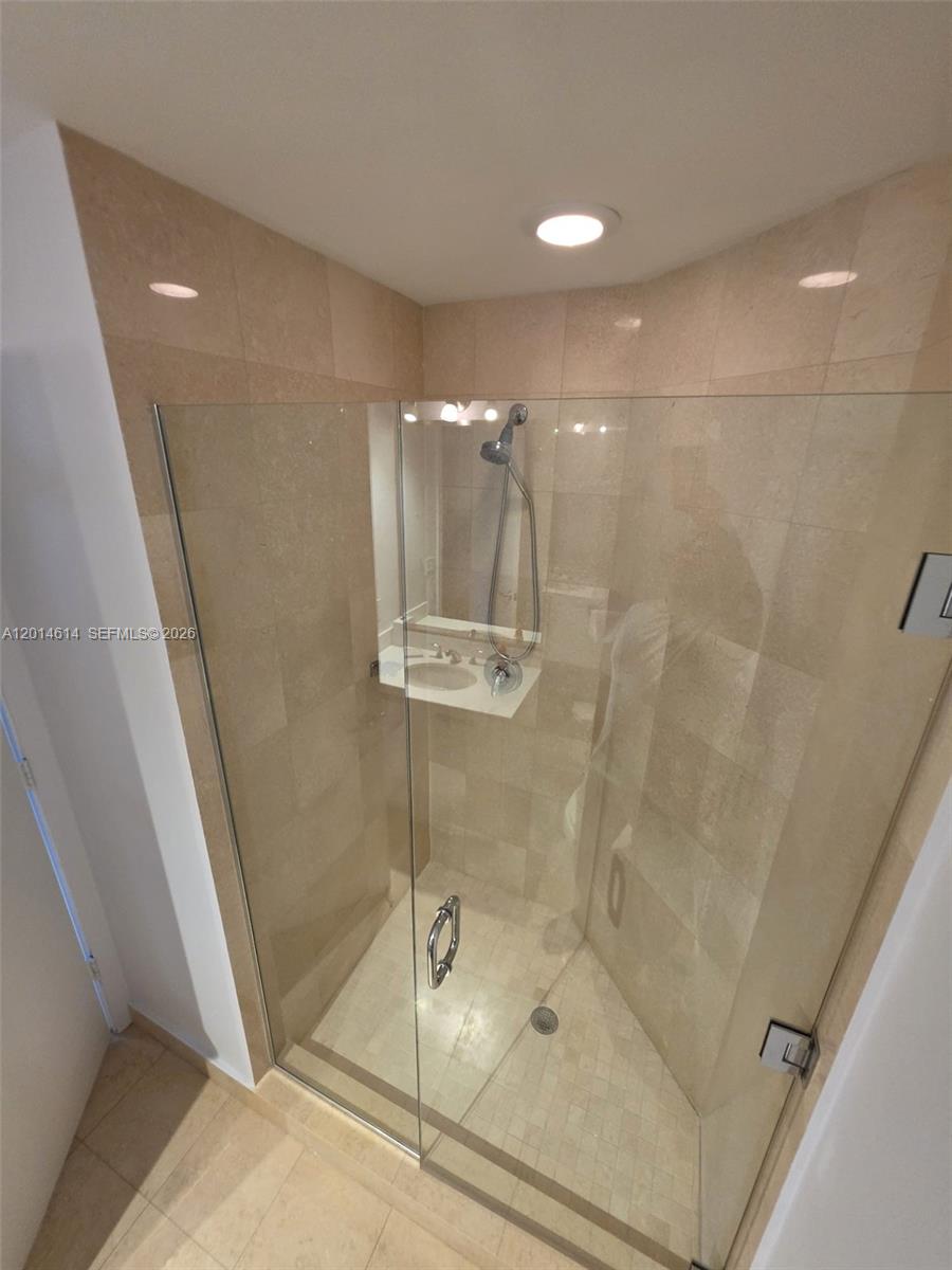 1060 Brickell Ave #2201 Miami, FL 33131