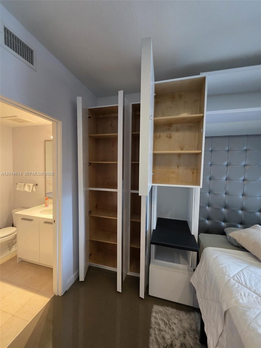 1060 Brickell Ave #2201 Miami, FL 33131