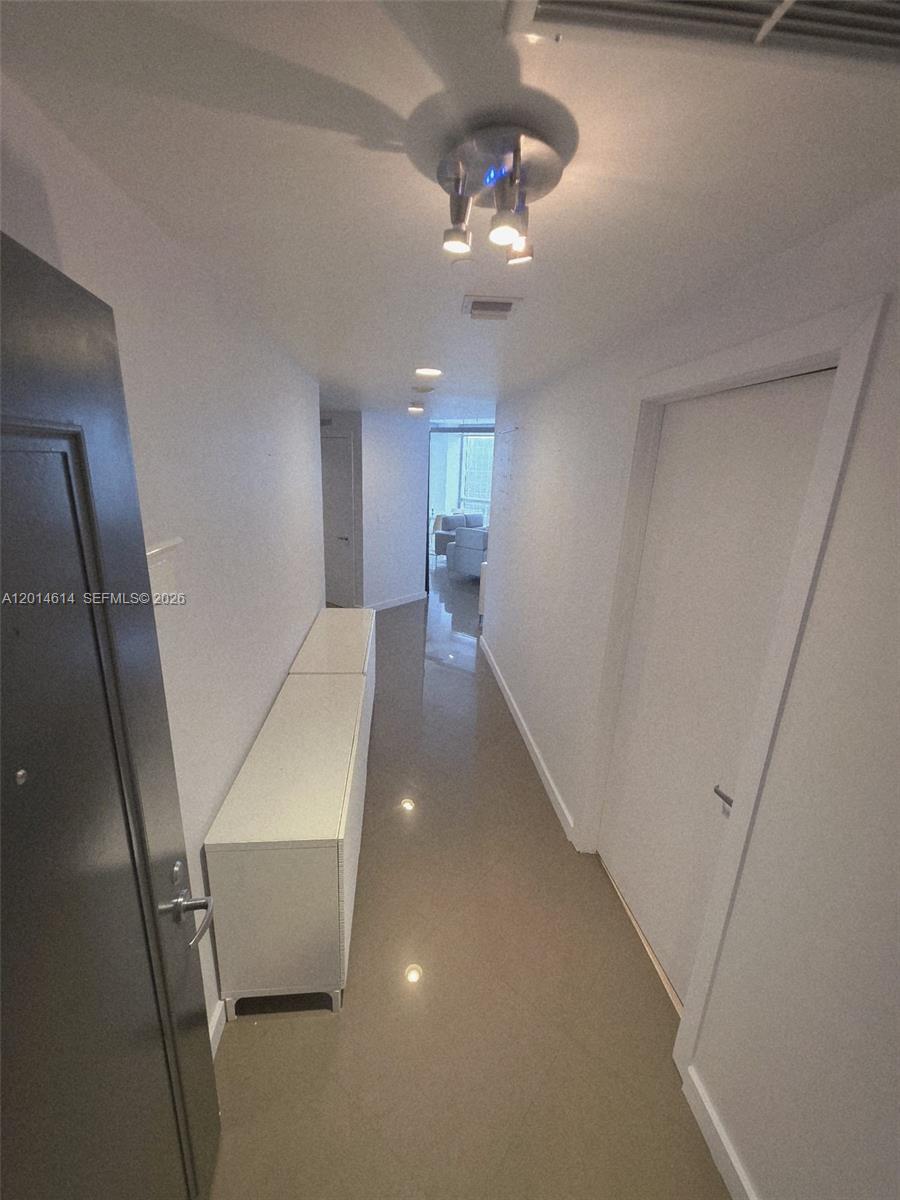 1060 Brickell Ave #2201 Miami, FL 33131