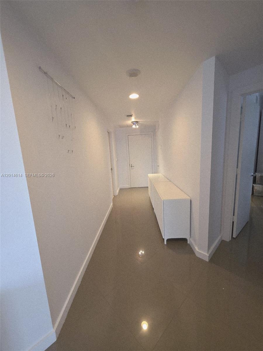 1060 Brickell Ave #2201 Miami, FL 33131