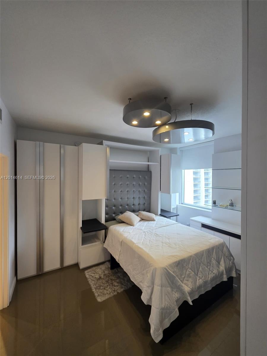 1060 Brickell Ave #2201 Miami, FL 33131