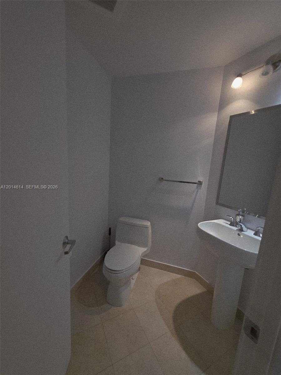 1060 Brickell Ave #2201 Miami, FL 33131