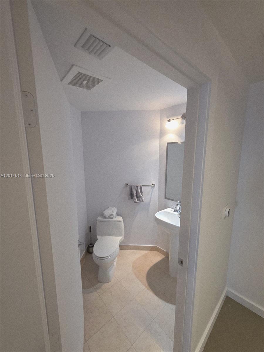 1060 Brickell Ave #2201 Miami, FL 33131