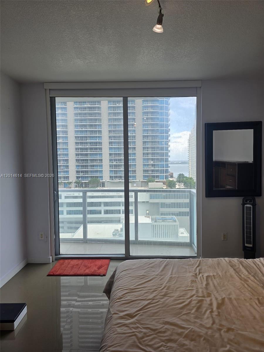 1060 Brickell Ave #2201 Miami, FL 33131