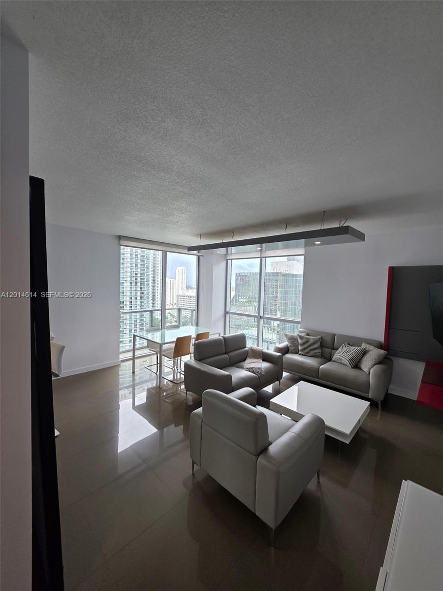1060 Brickell Ave #2201 Miami, FL 33131