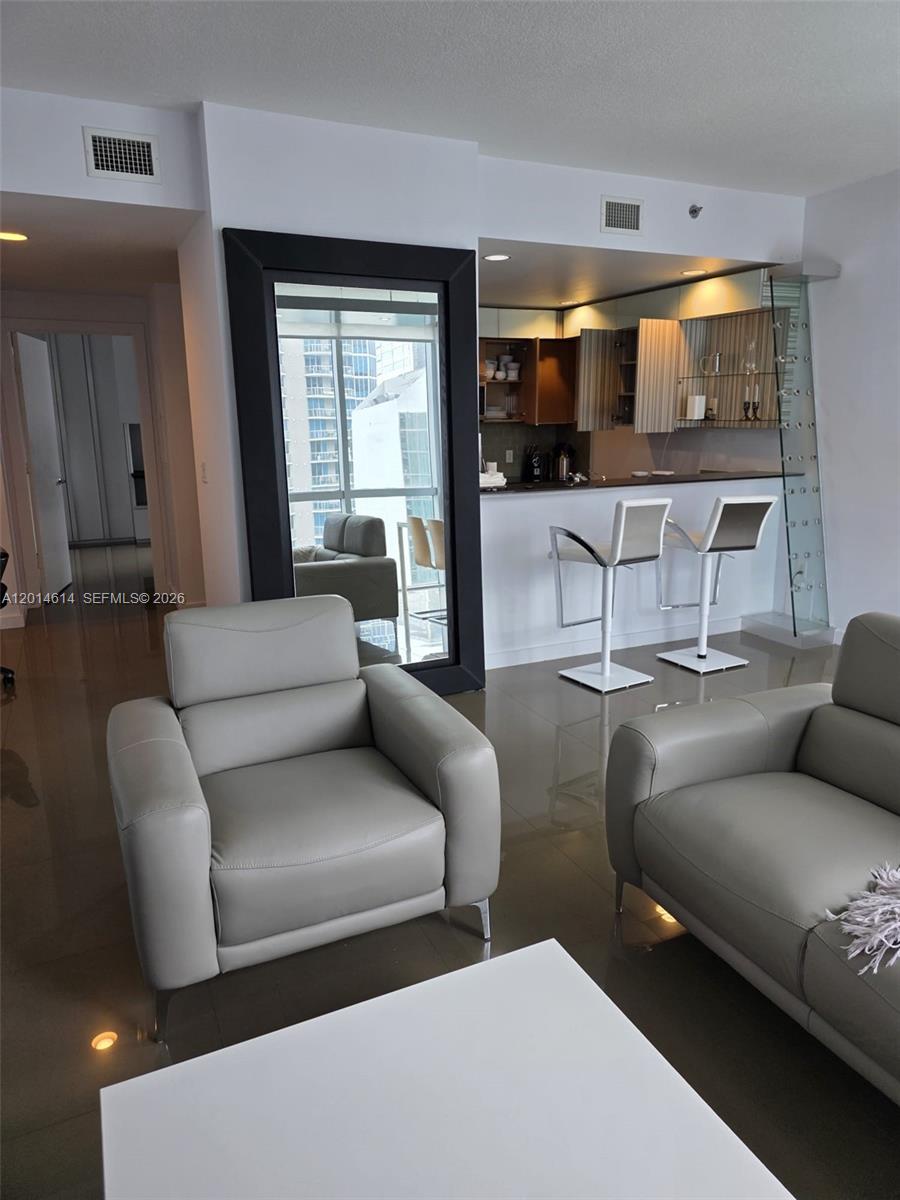 1060 Brickell Ave #2201 Miami, FL 33131