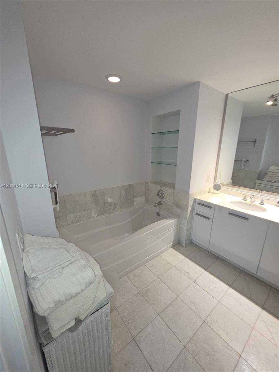 1060 Brickell Ave #2201 Miami, FL 33131
