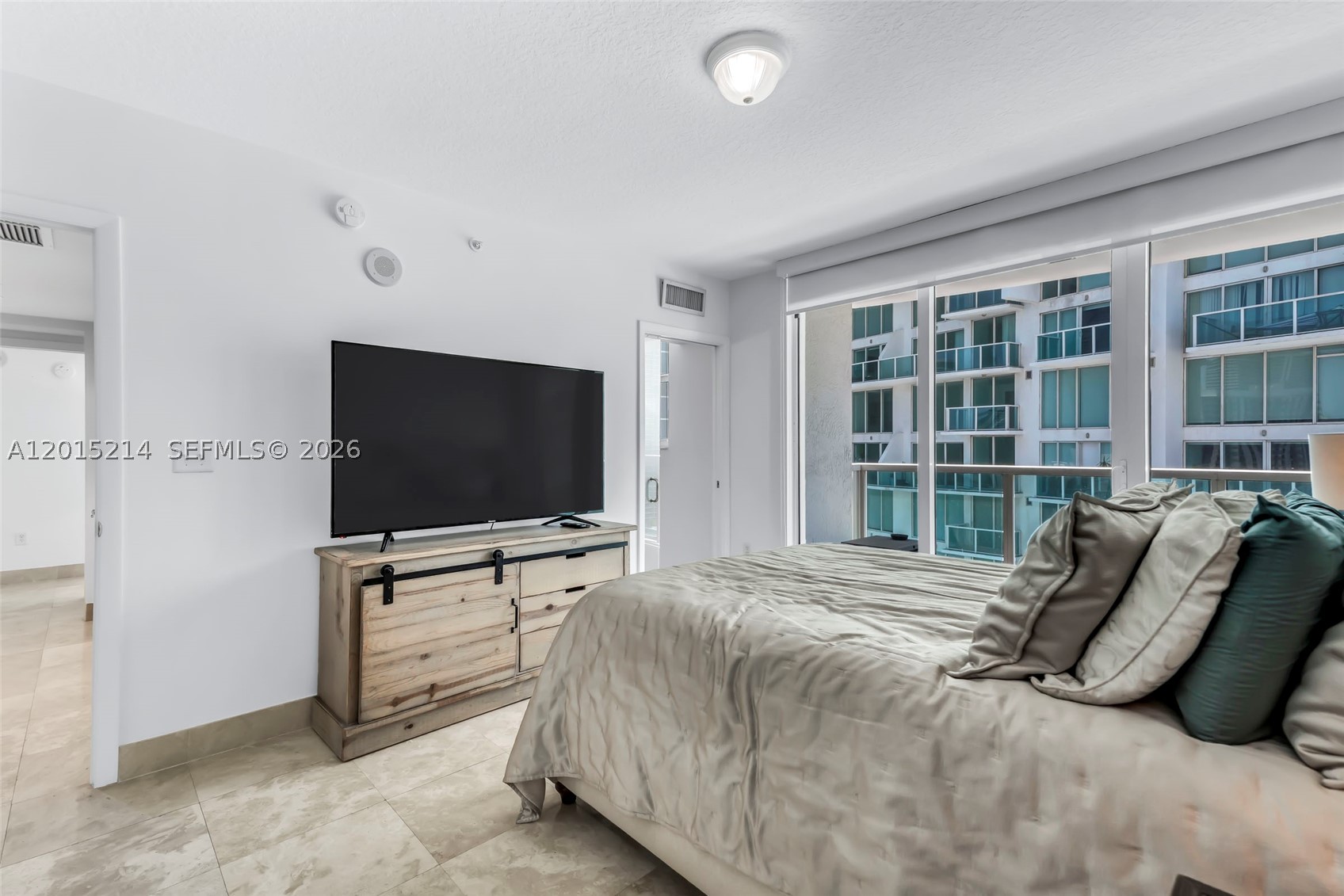 image Brickell on the River North18