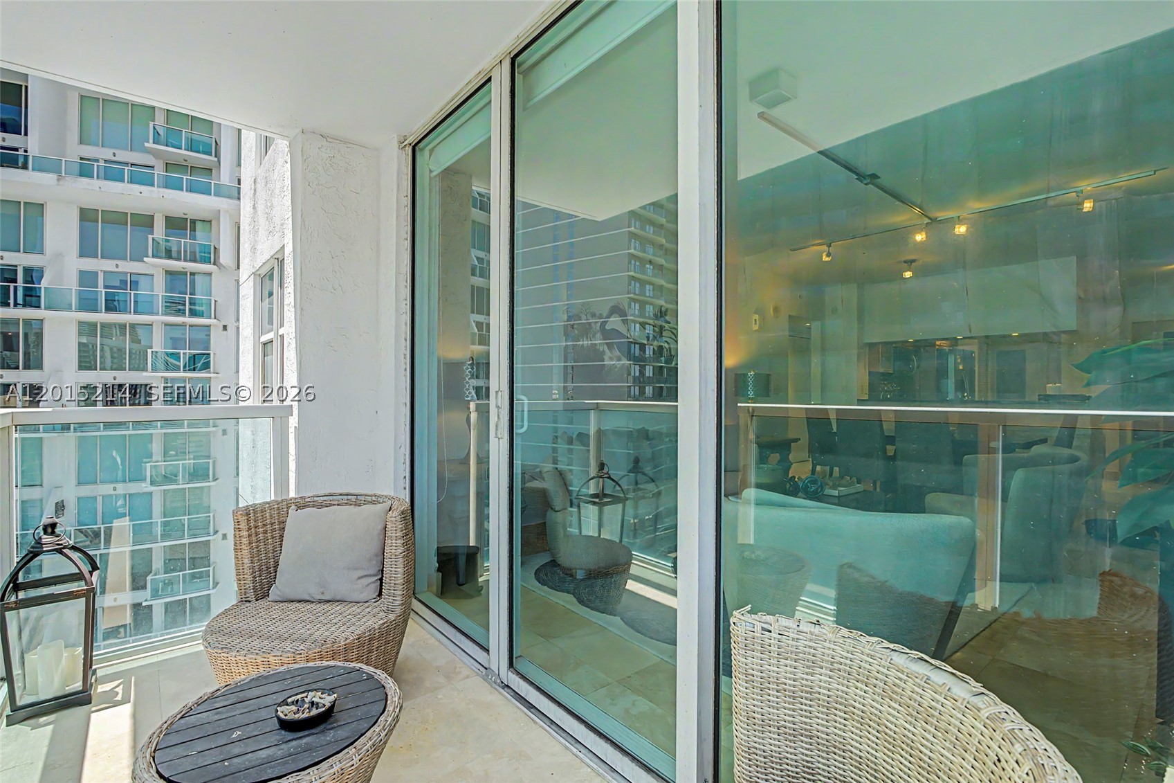 image Brickell on the River North23