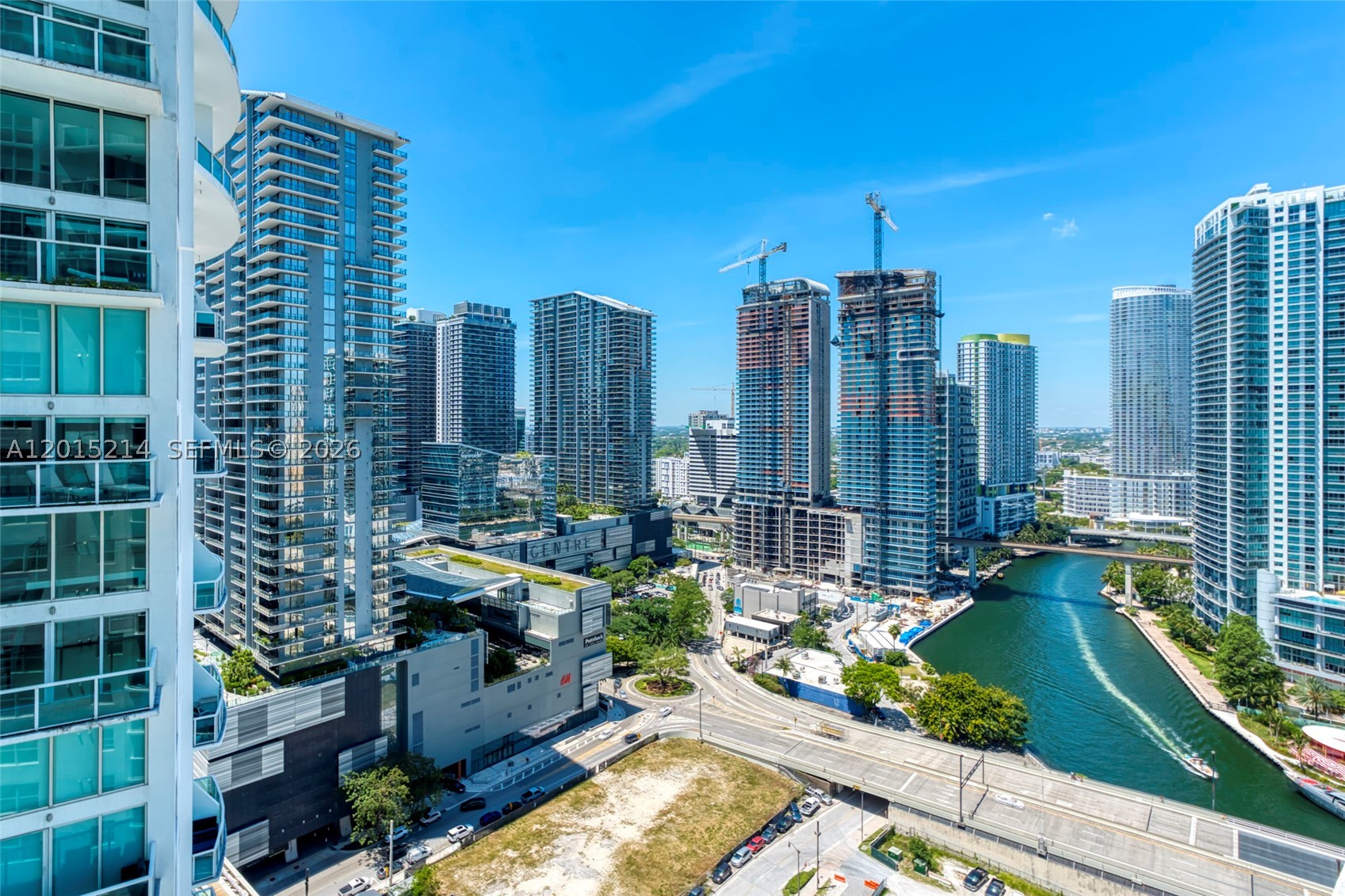 image Brickell on the River North29