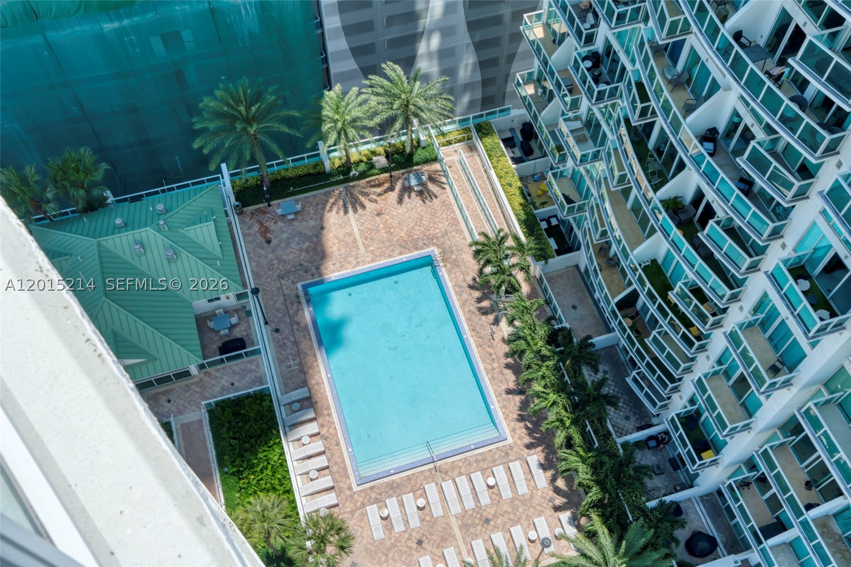 image Brickell on the River North30