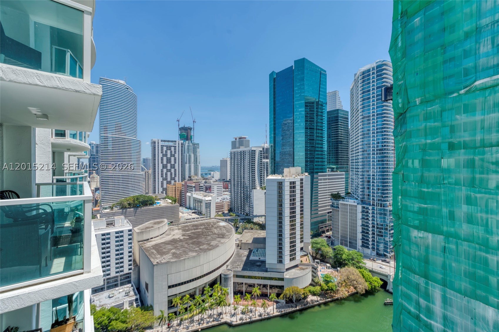 image Brickell on the River North31