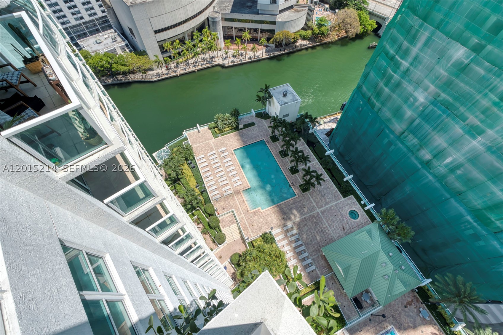 image Brickell on the River North32
