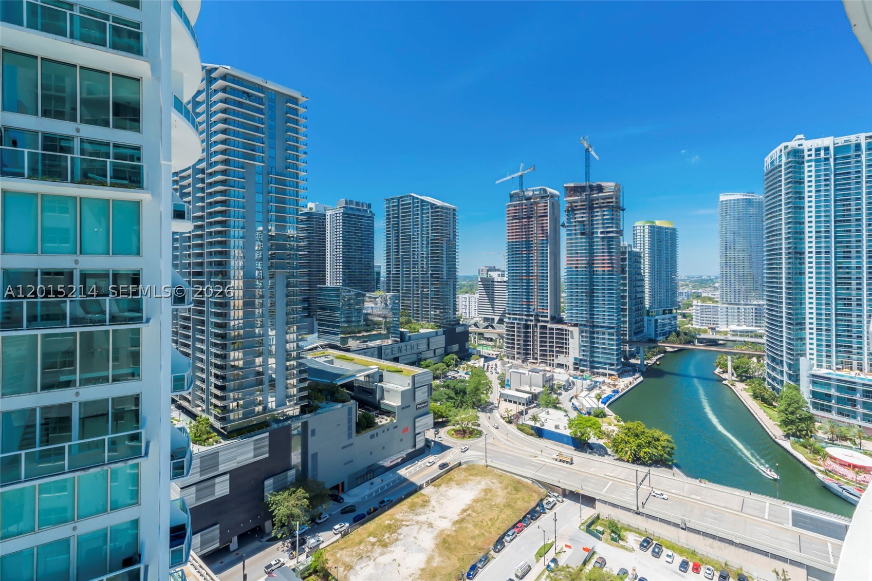 image Brickell on the River North36