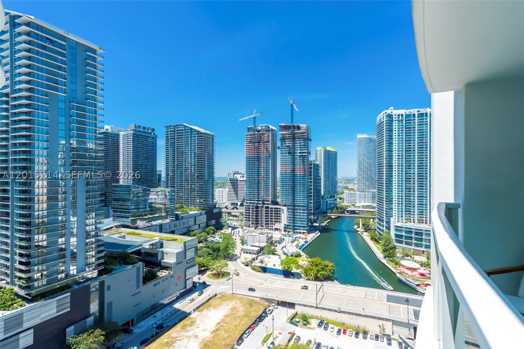 image Brickell on the River North37