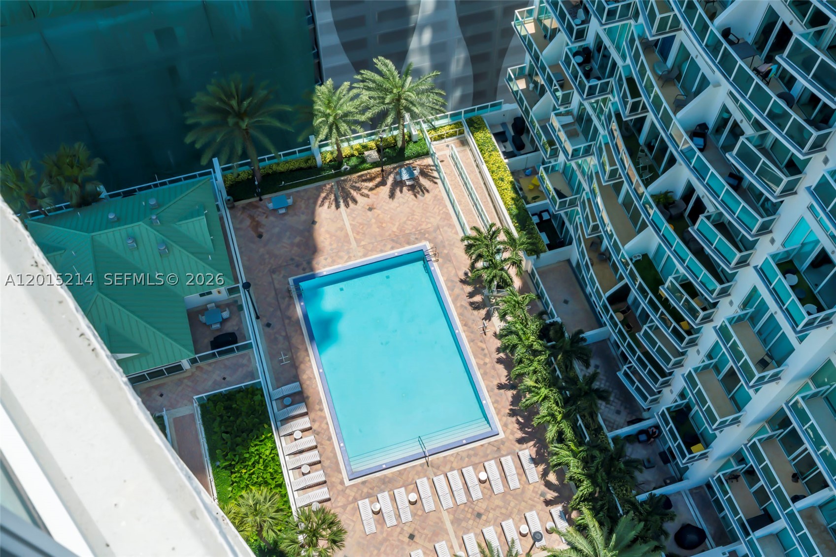 image Brickell on the River North38