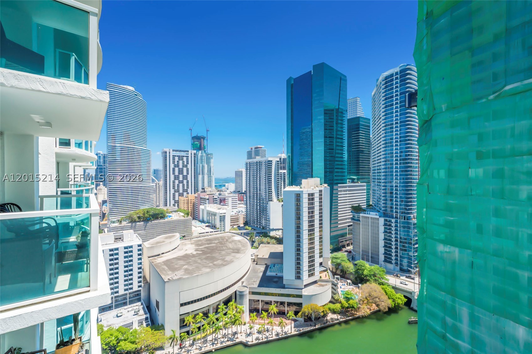 image Brickell on the River North39