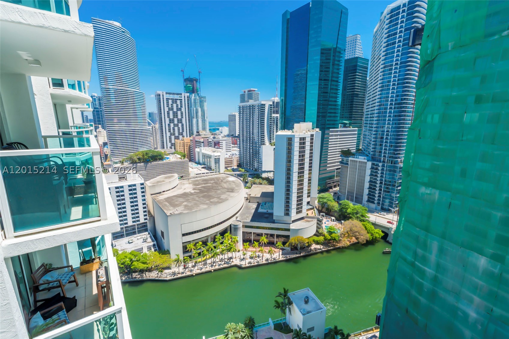 image Brickell on the River North40