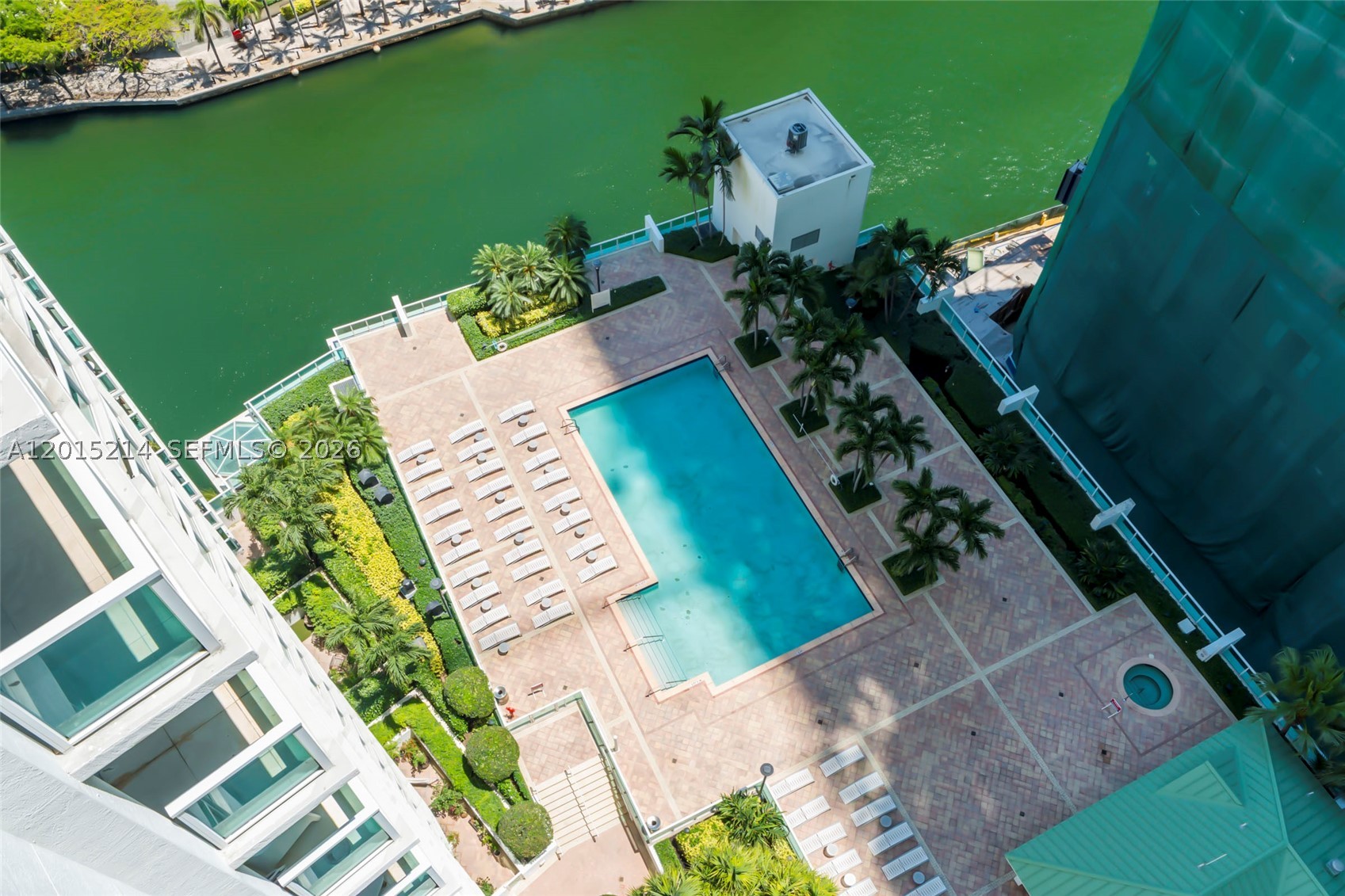 image Brickell on the River North41