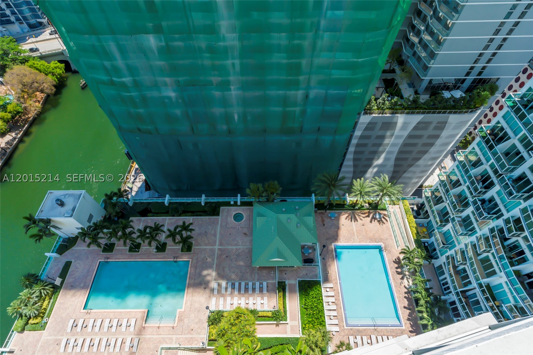 image Brickell on the River North42