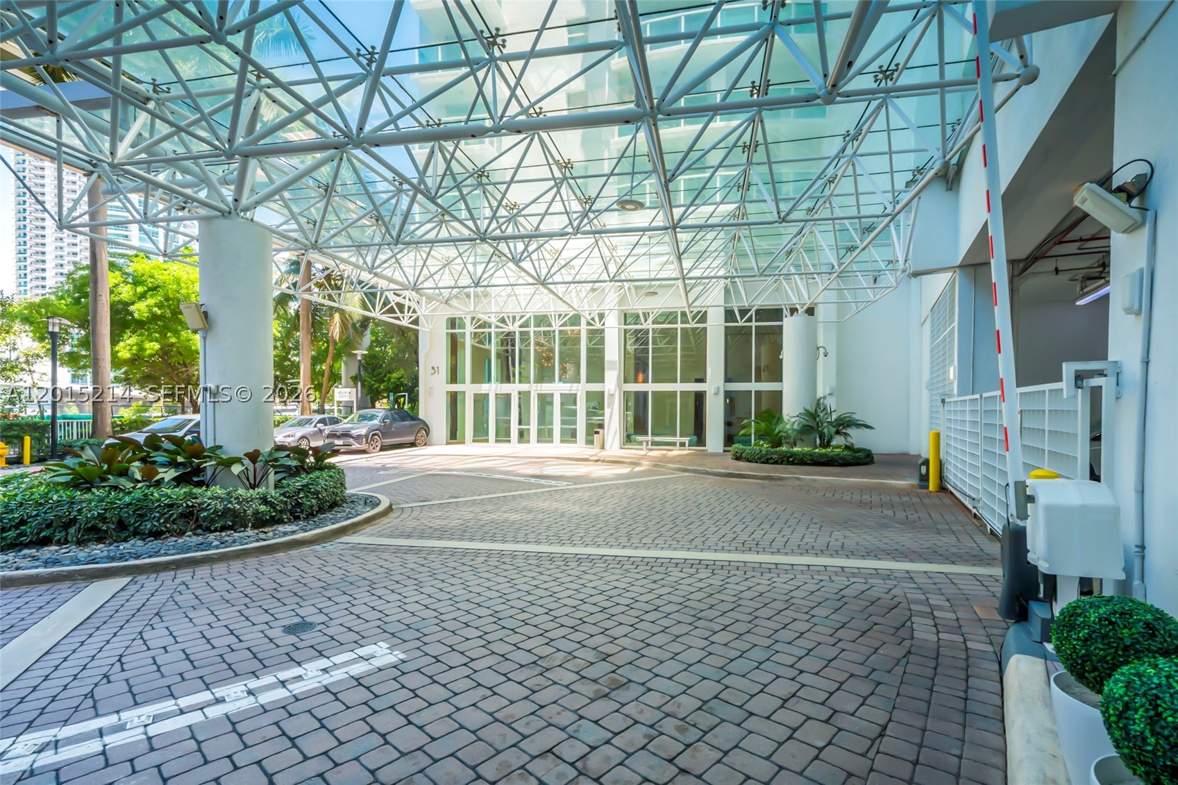 image Brickell on the River North43