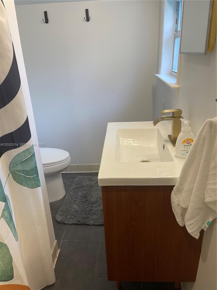 27 NE 49th St Miami, FL 33137