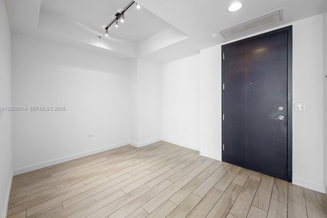 image Nine at Mary Brickell Village6