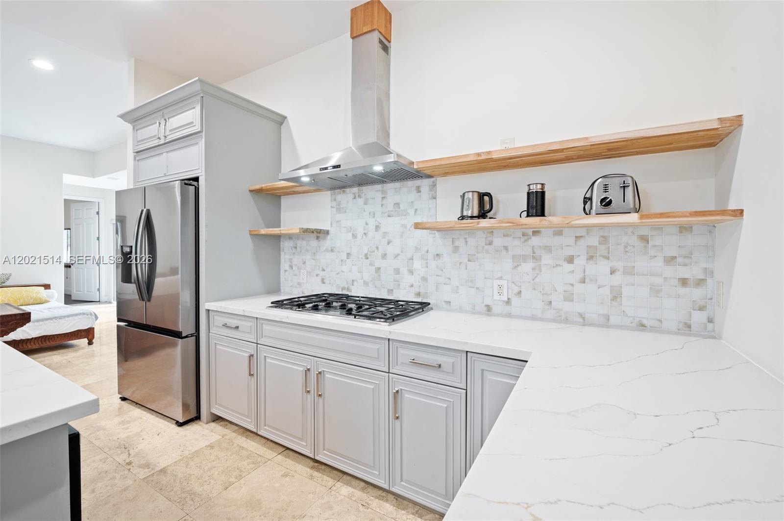 2501 Pine Tree Dr Miami Beach, FL 33140