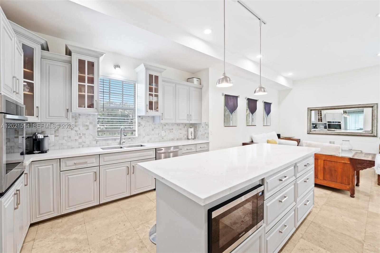 2501 Pine Tree Dr Miami Beach, FL 33140