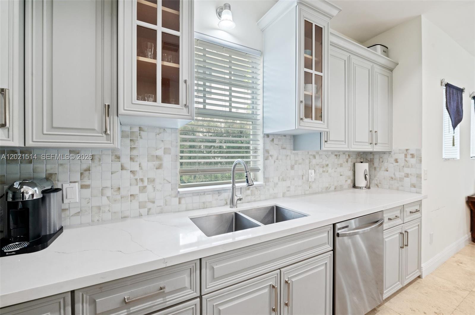 2501 Pine Tree Dr Miami Beach, FL 33140
