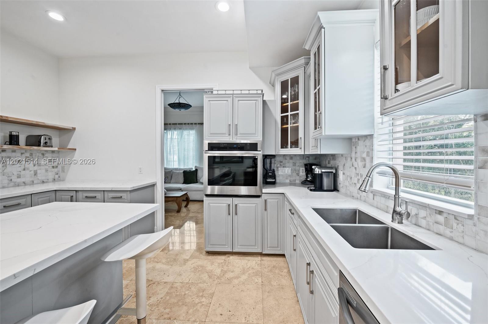2501 Pine Tree Dr Miami Beach, FL 33140