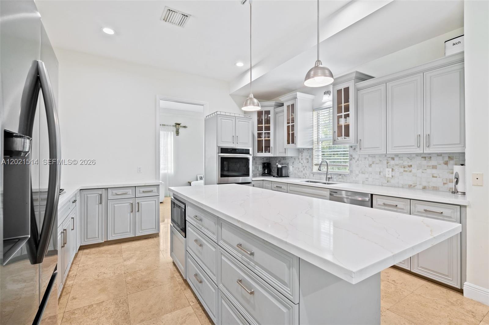 2501 Pine Tree Dr Miami Beach, FL 33140