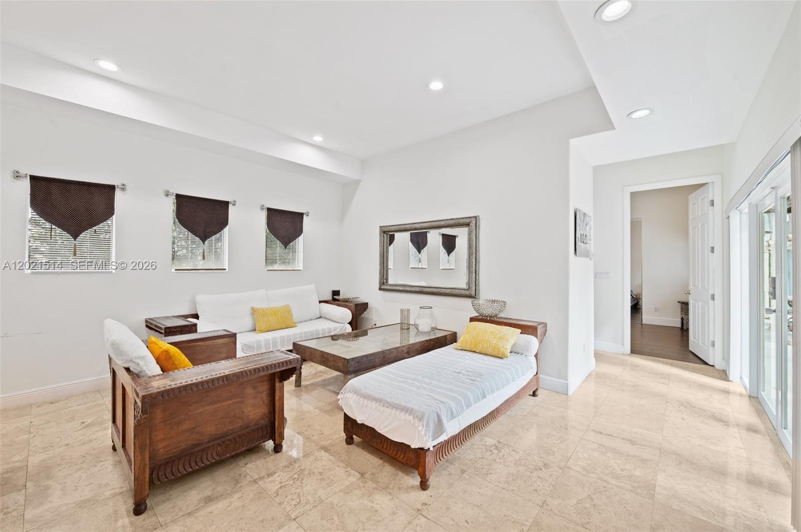2501 Pine Tree Dr Miami Beach, FL 33140
