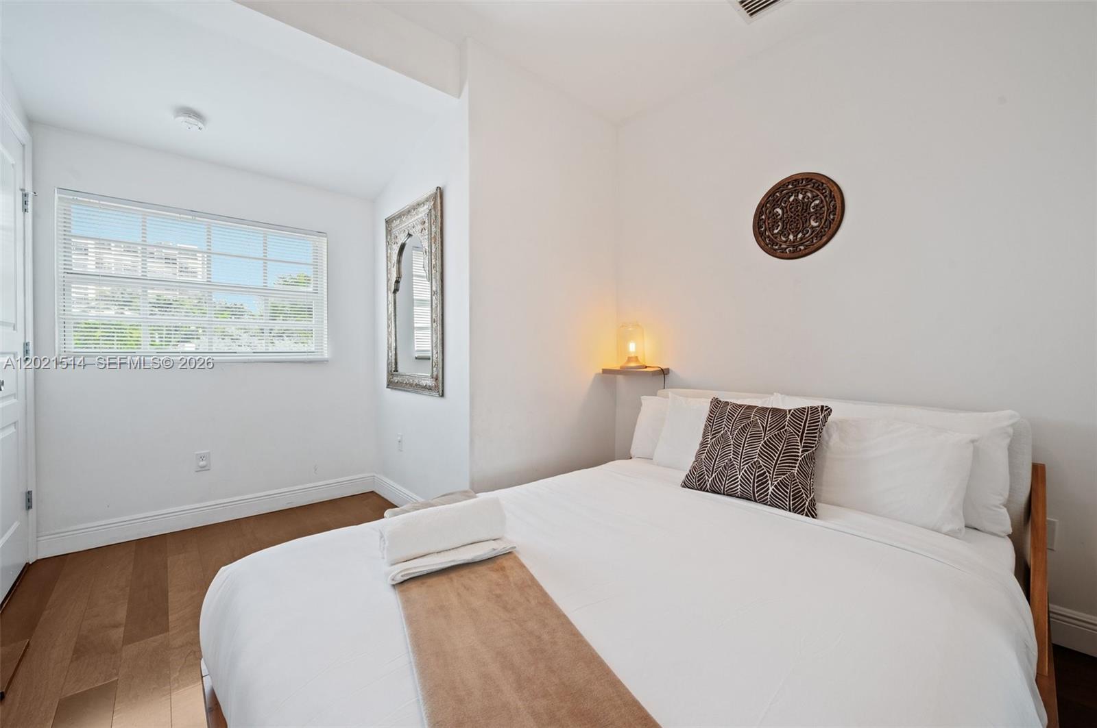 2501 Pine Tree Dr Miami Beach, FL 33140