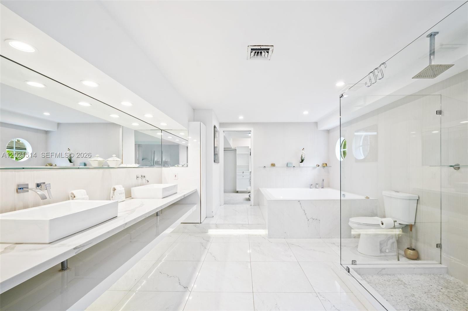 2501 Pine Tree Dr Miami Beach, FL 33140