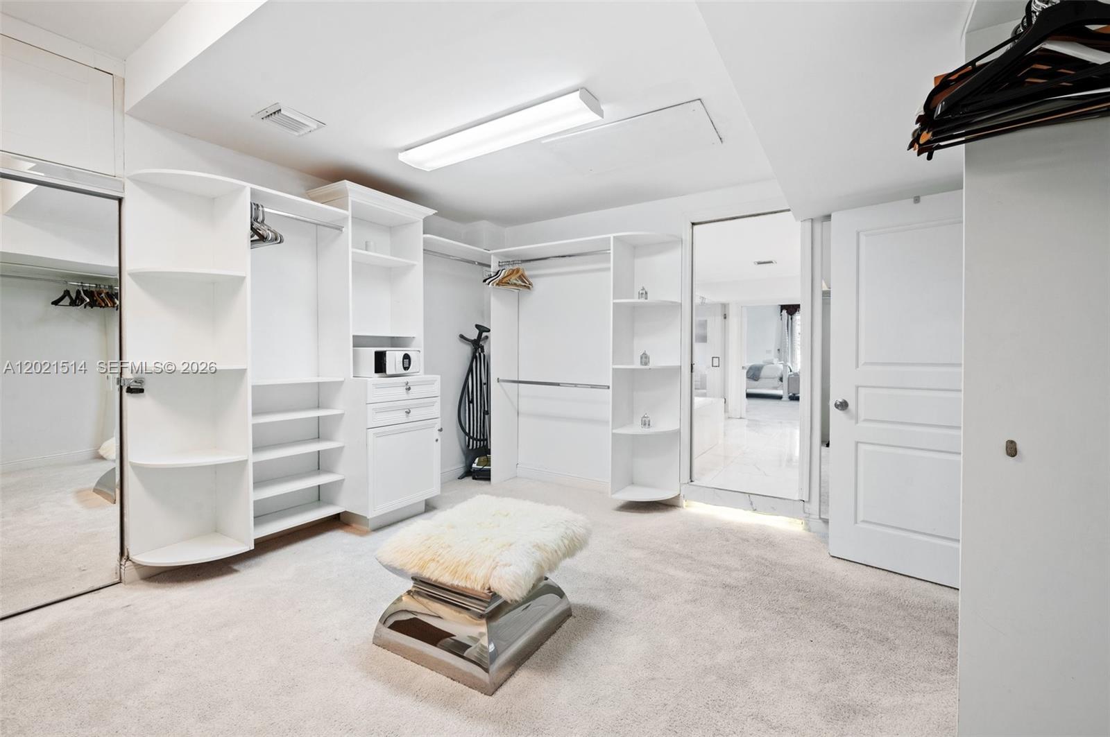 2501 Pine Tree Dr Miami Beach, FL 33140
