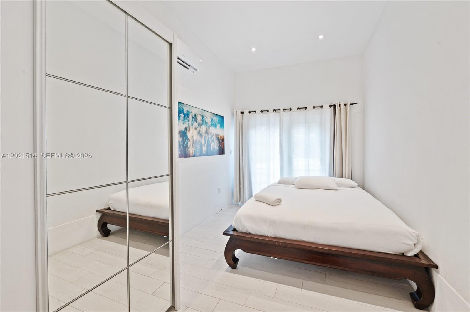 2501 Pine Tree Dr Miami Beach, FL 33140