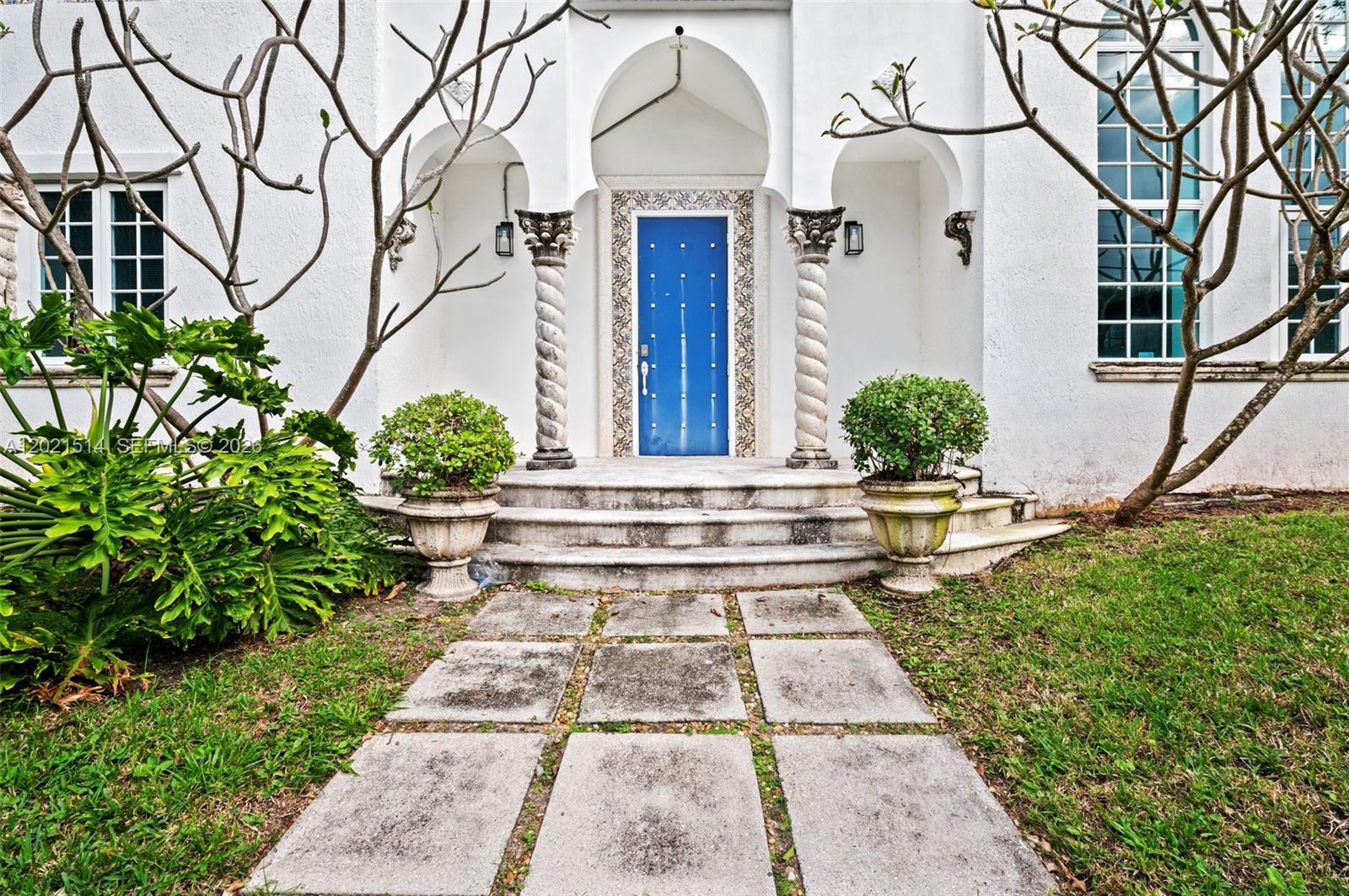 2501 Pine Tree Dr Miami Beach, FL 33140