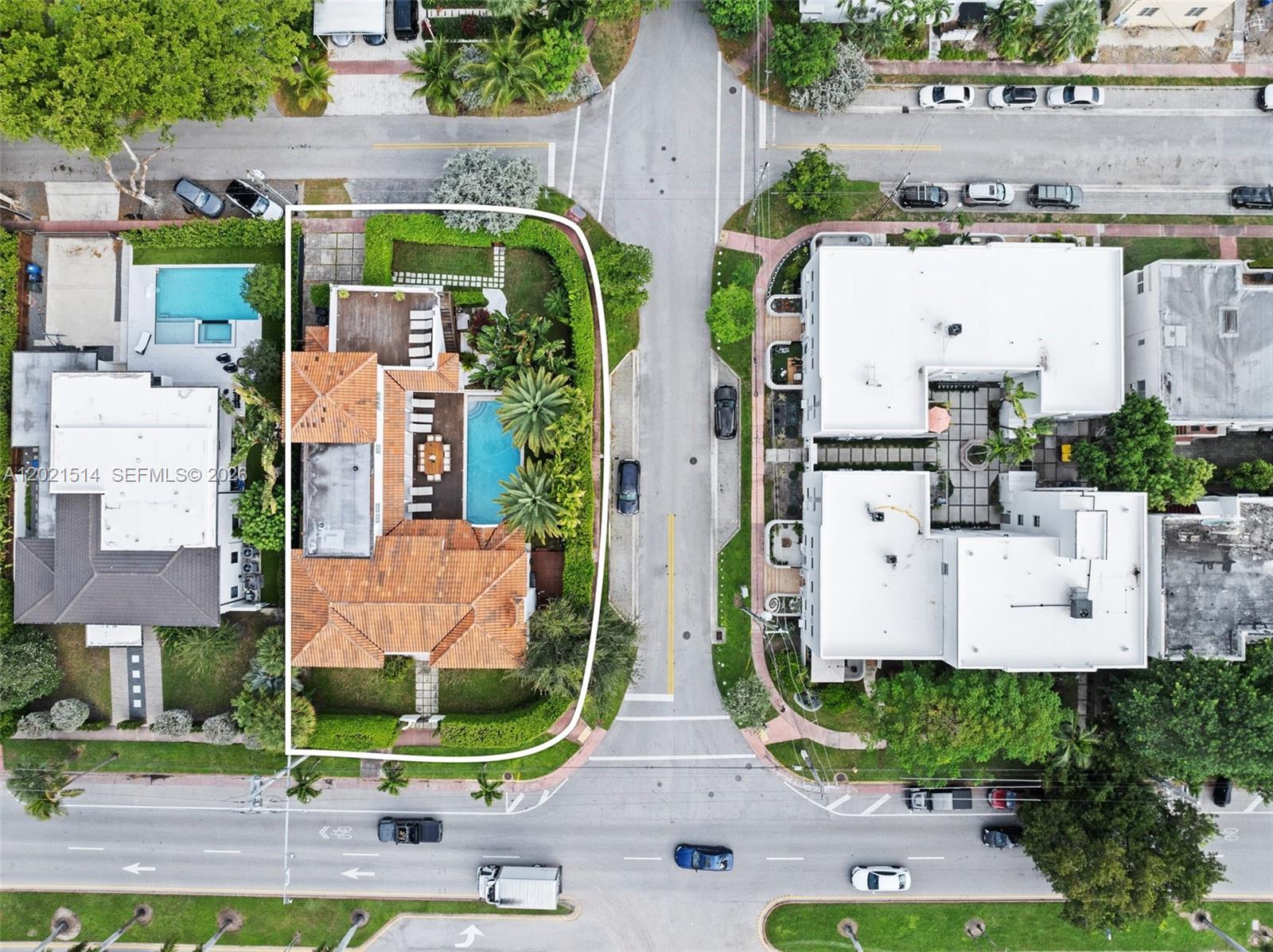 2501 Pine Tree Dr Miami Beach, FL 33140