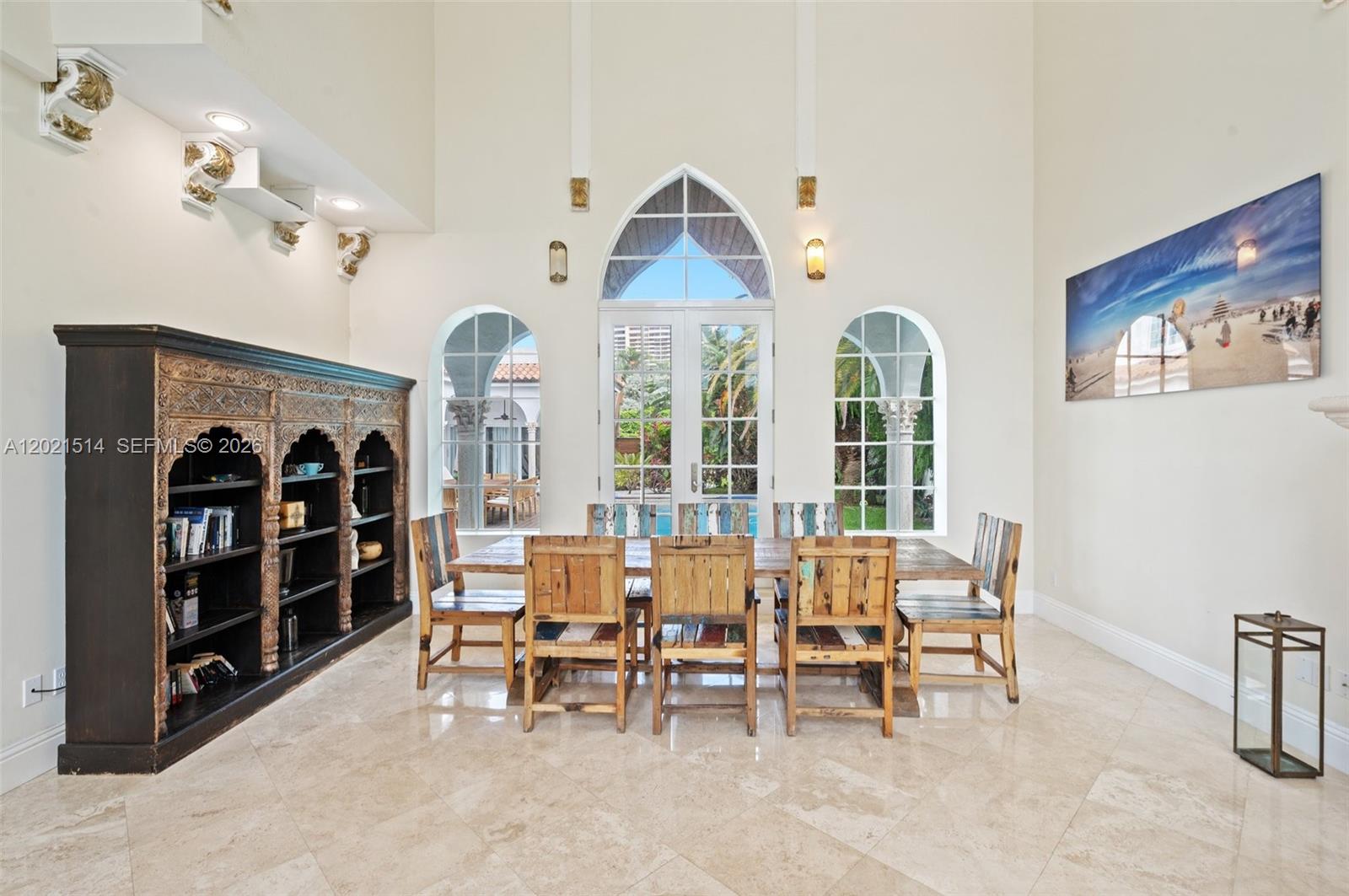 2501 Pine Tree Dr Miami Beach, FL 33140
