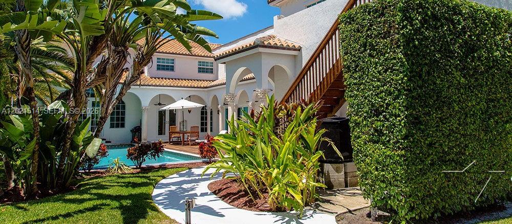 2501 Pine Tree Dr Miami Beach, FL 33140